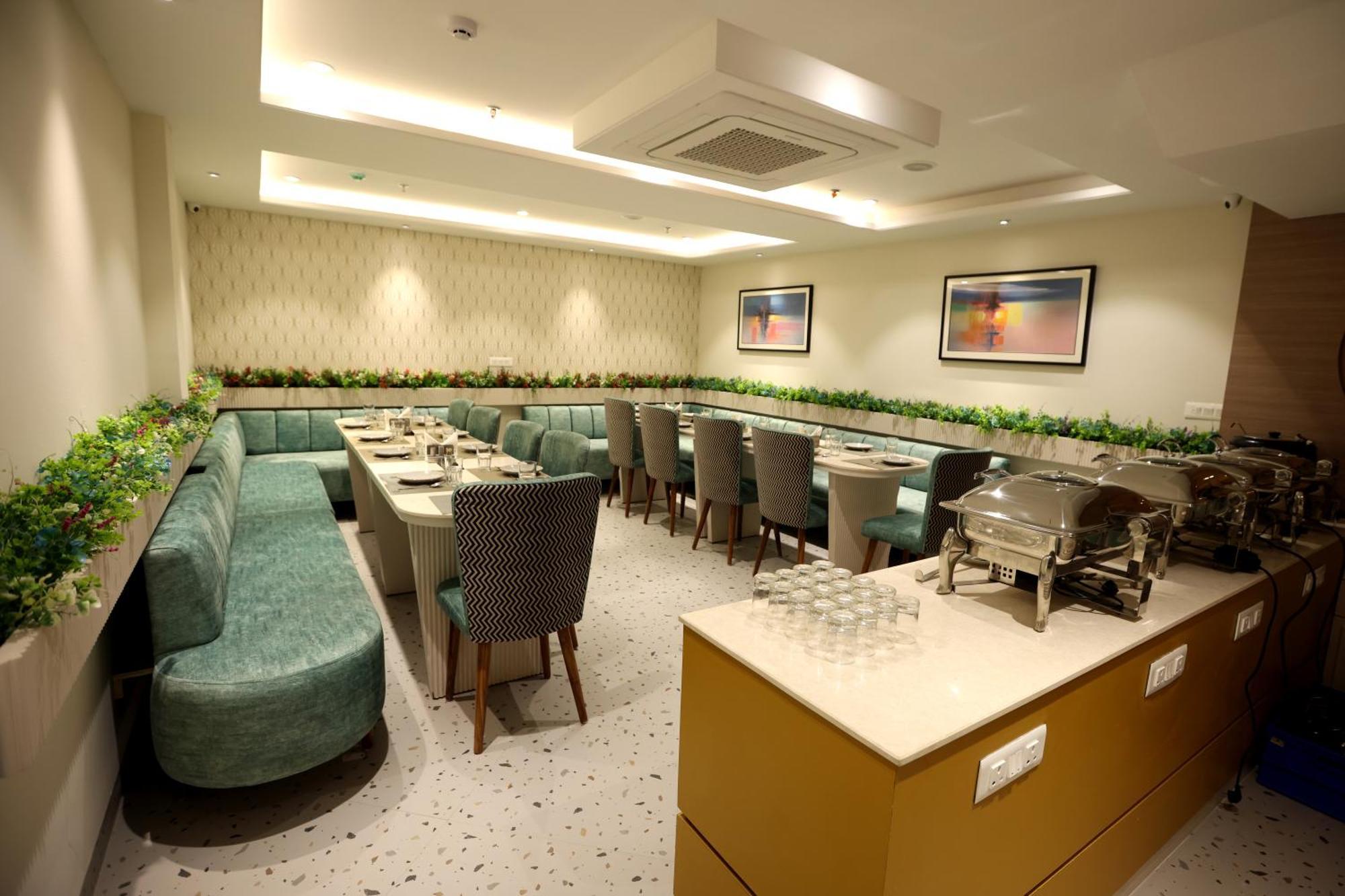 Hiraya Hotels Mohali Kültér fotó