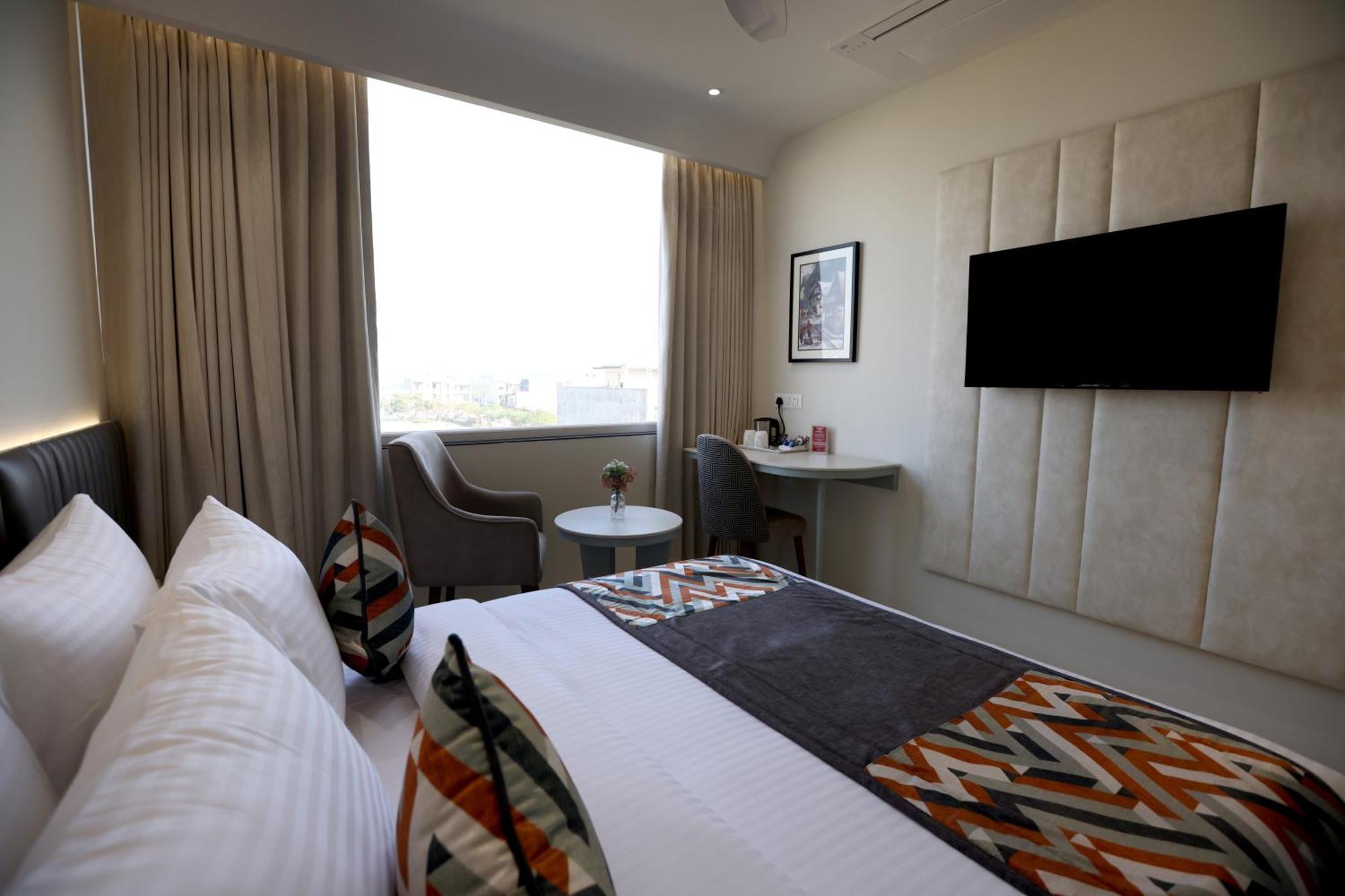 Hiraya Hotels Mohali Kültér fotó