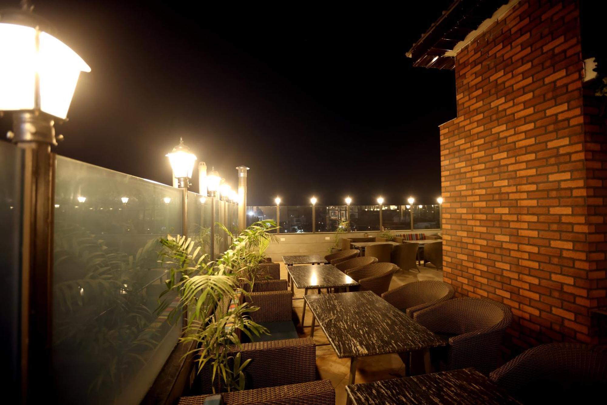 Hiraya Hotels Mohali Kültér fotó